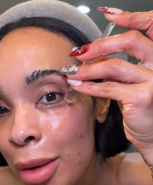 2. Apply the Serum (Recommended: 1 ml)